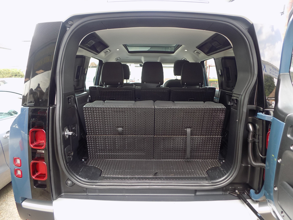 Land Rover Defender 110 Core Mhev Black #21