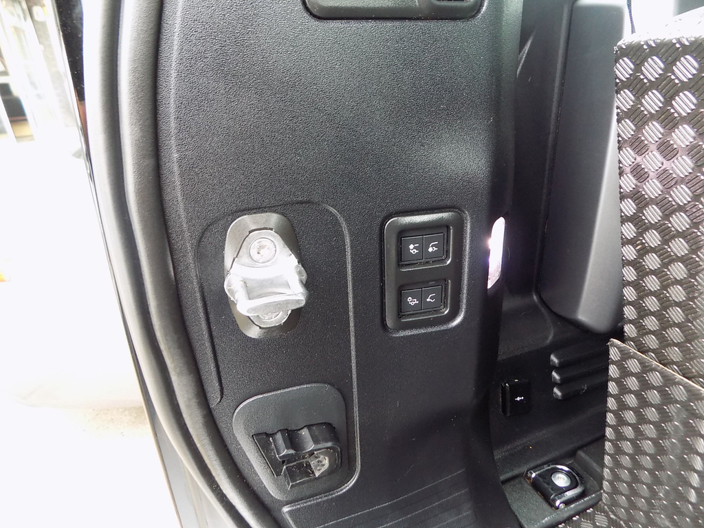 Land Rover Defender 110 Core Mhev Black #24
