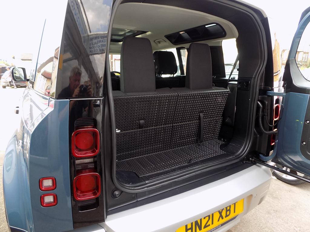 Land Rover Defender 110 Core Mhev Black #54