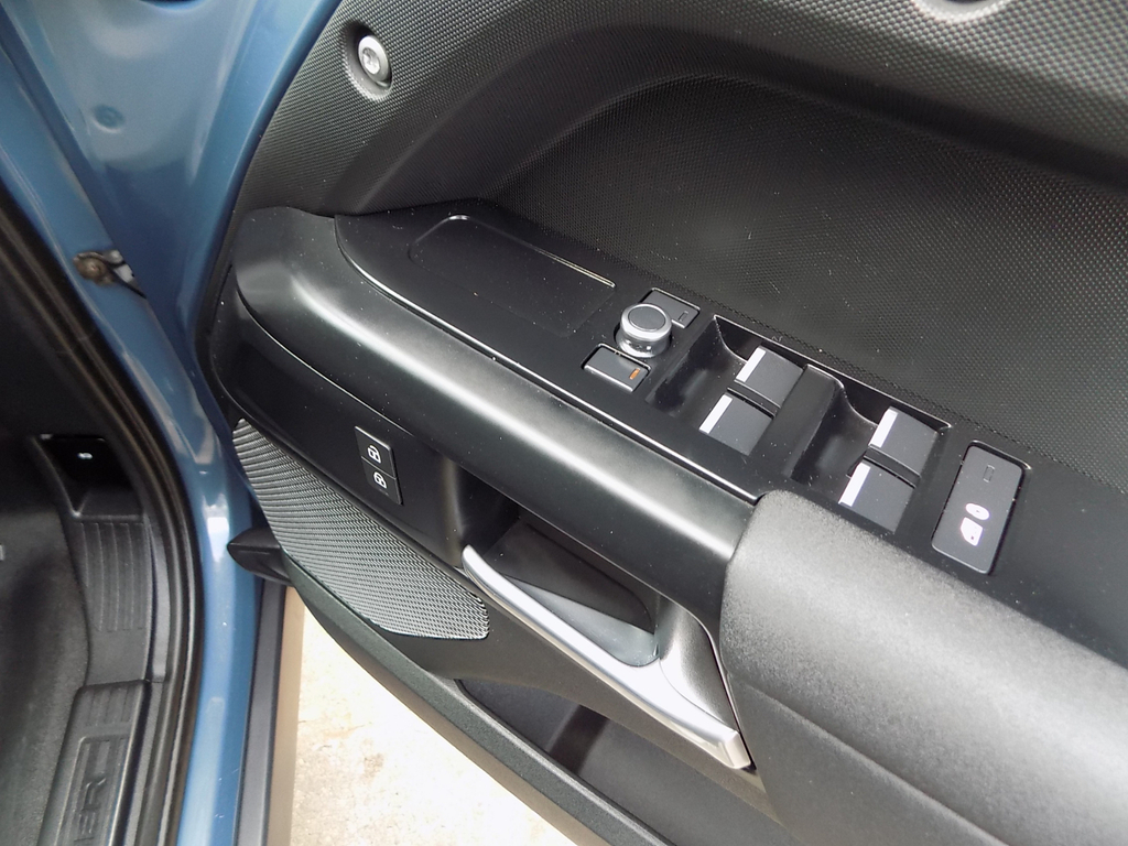 Land Rover Defender 110 Core Mhev Black #29