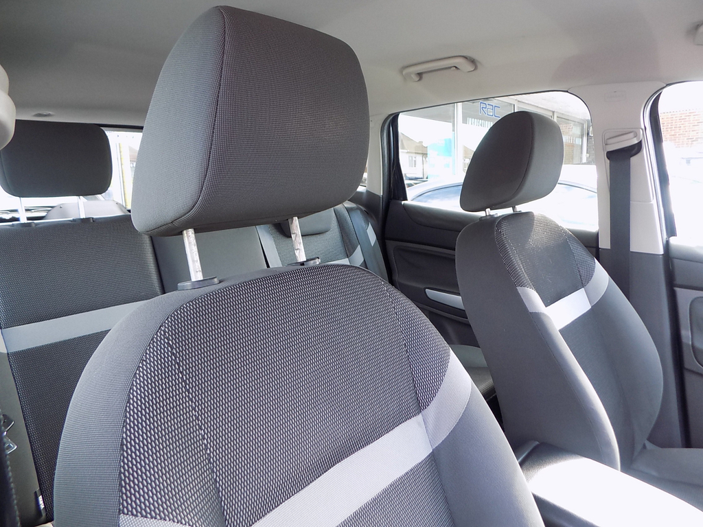 Ford Kuga 2.0 Tdci Zetec Ap Pack 10 Services 12 Mo White #7