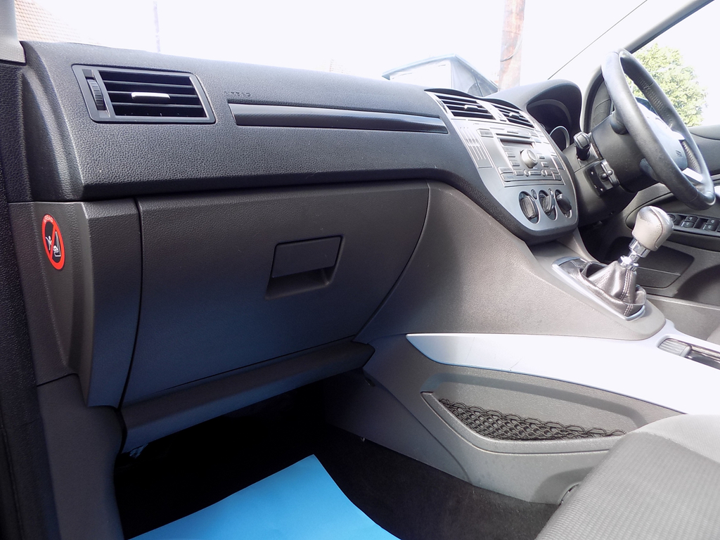 Ford Kuga 2.0 Tdci Zetec Ap Pack 10 Services 12 Mo White #4