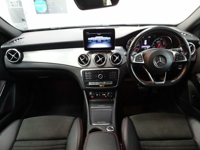 Mercedes-Benz GLA Class 1.6 Gla200 Amg Line Premium Suv 7G-dc ST68ENH Silver #2