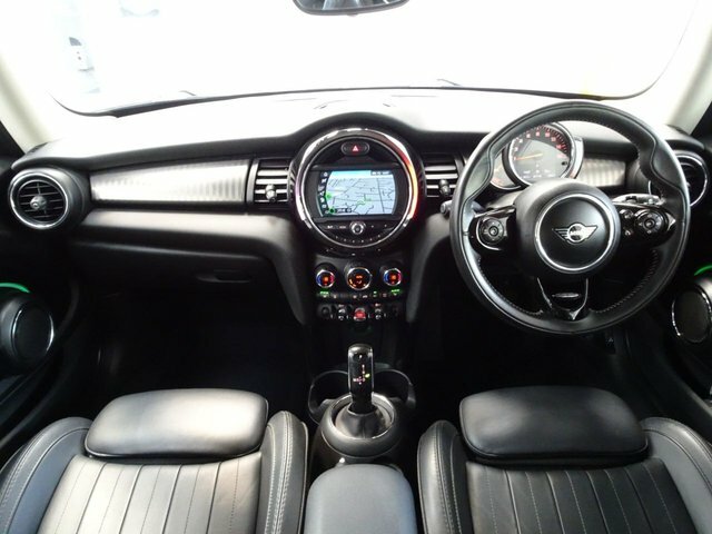Mini Hatch 1.5 Cooper Exclusive Hatchback Steptron LM19GCV Silver #2
