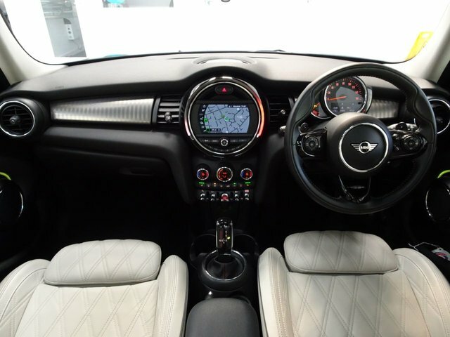 Mini Hatch 2.0 Cooper S Exclusive Hatchback Steptr Green #2