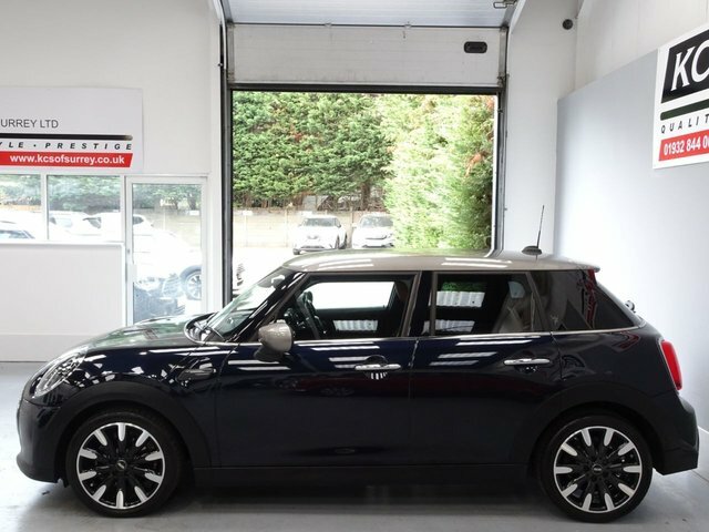 Mini Hatch 1.5 Cooper Exclusive Hatchback Steptron Black #3