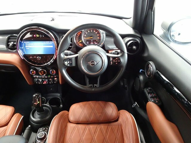 Mini Hatch 1.5 Cooper Exclusive Hatchback Steptron Black #4