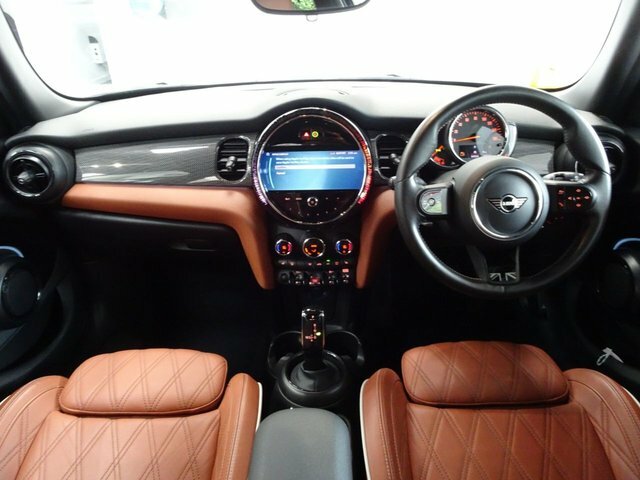 Mini Hatch 1.5 Cooper Exclusive Hatchback Steptron Black #2