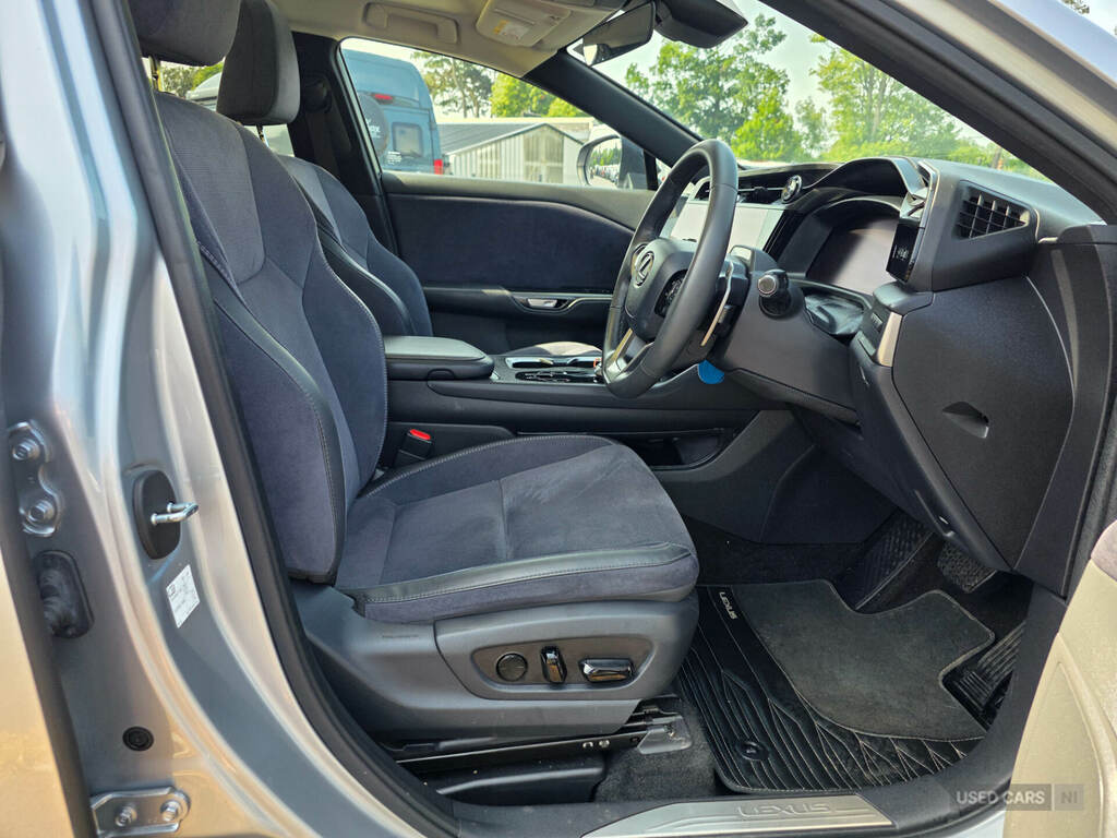 Lexus RZ 450E Premium #14