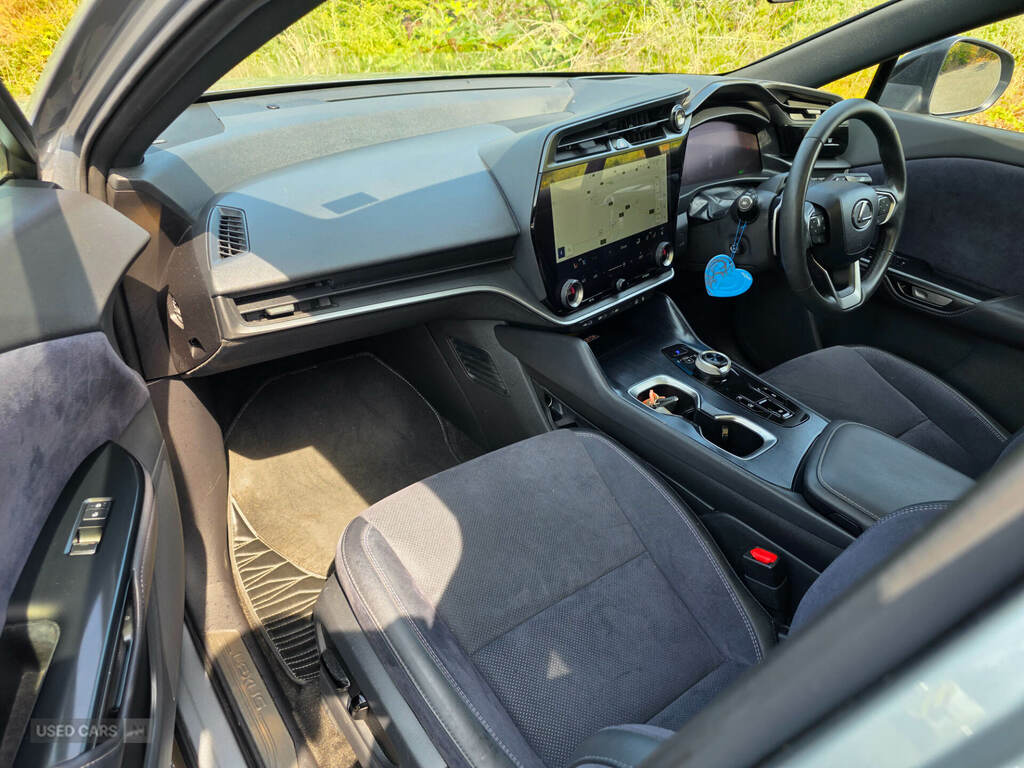 Lexus RZ 450E Premium #34