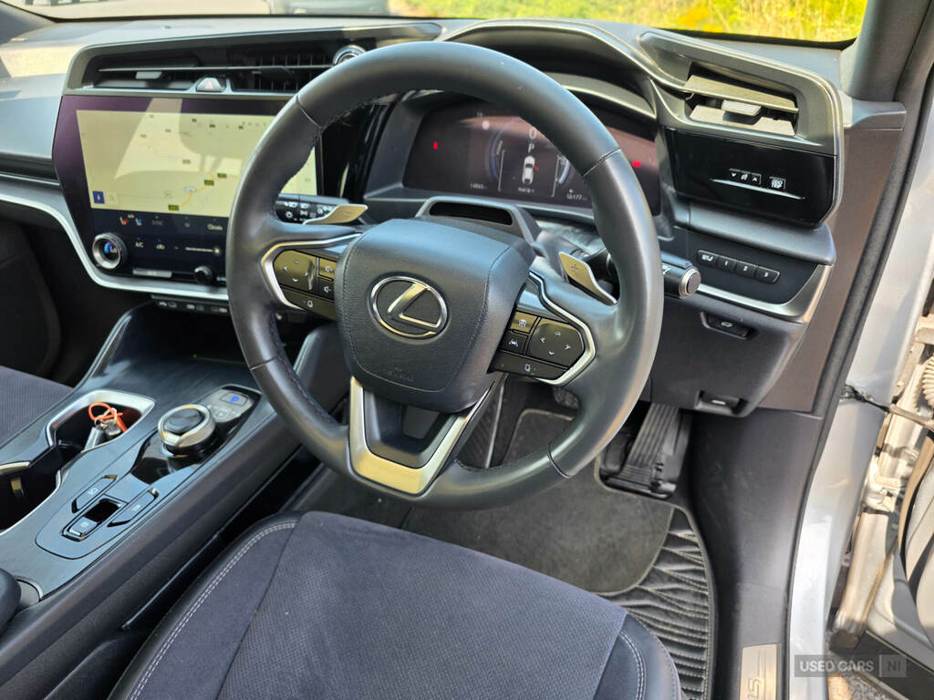 Lexus RZ 450E Premium #18