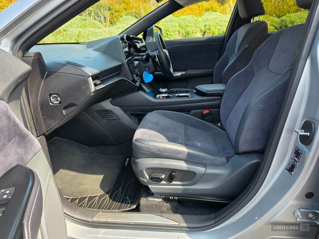 Lexus RZ 450E Premium #33