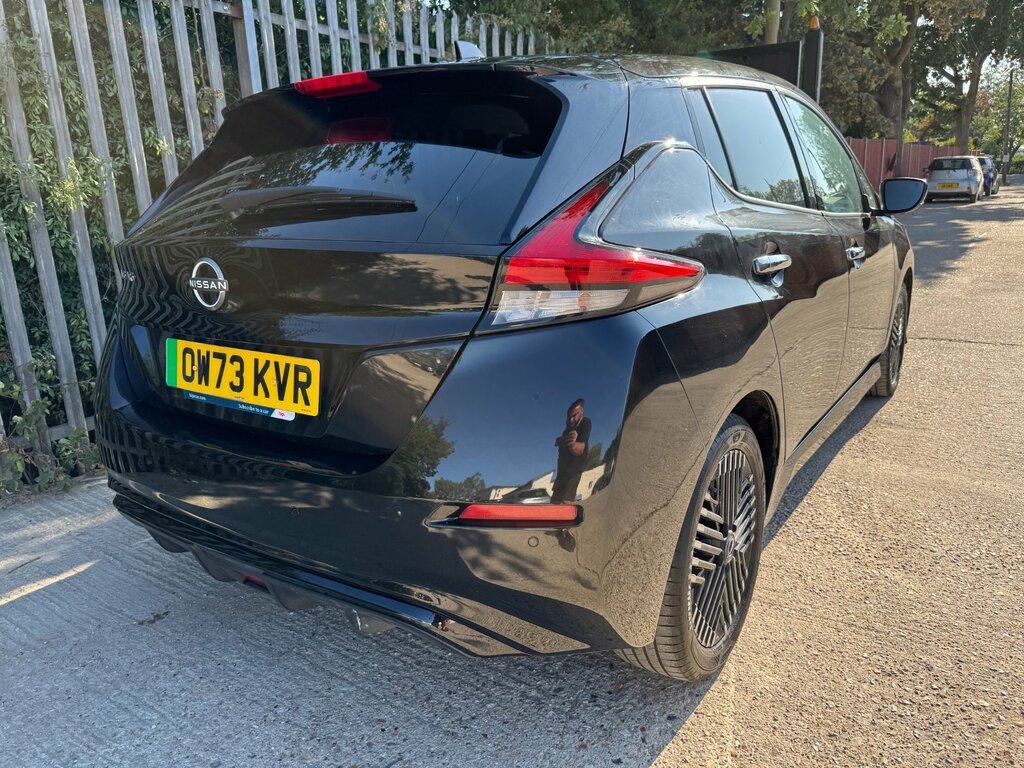 Nissan Leaf 39Kwh Tekna Hatchback 150 Ps Black #3