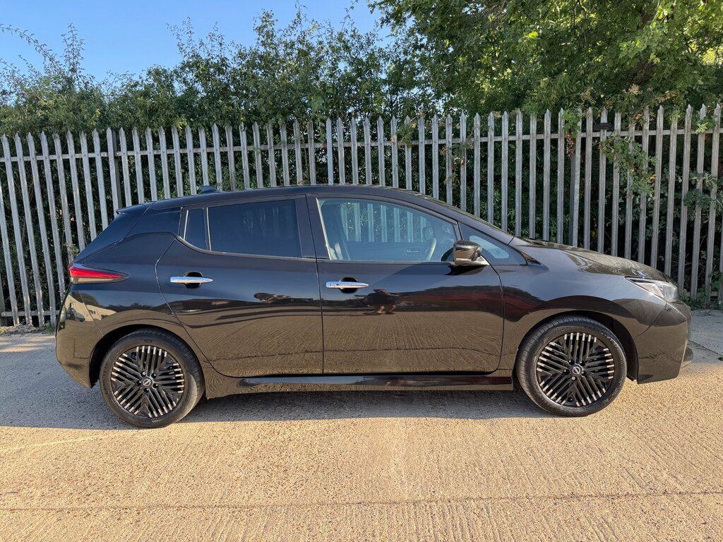 Nissan Leaf 39Kwh Tekna Hatchback 150 Ps Black #2