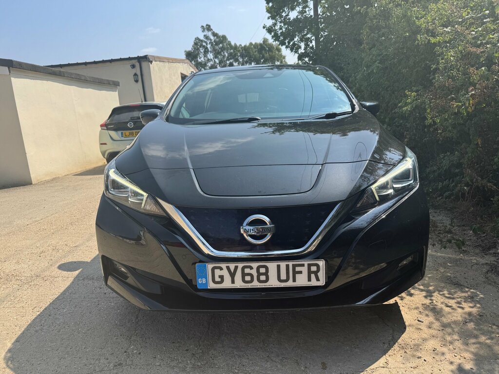 Nissan Leaf 40Kwh Tekna Hatchback 150 Ps Black #4