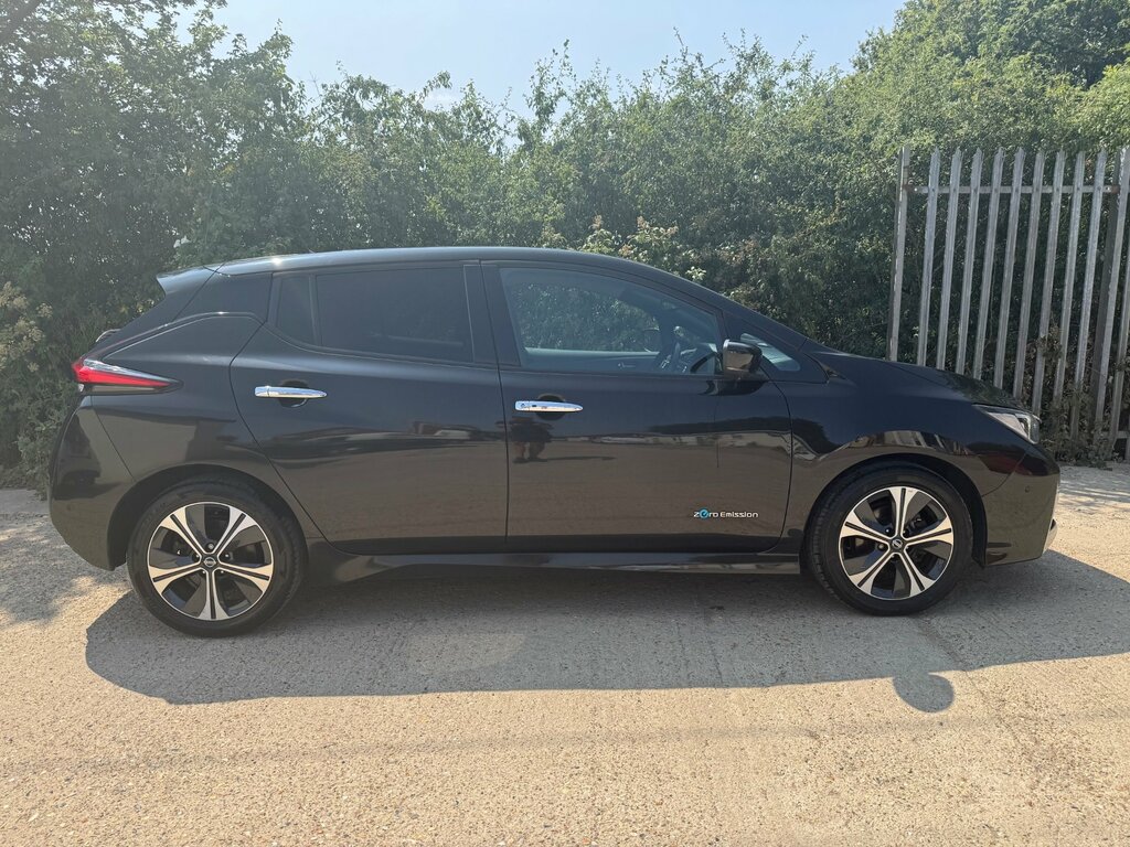 Nissan Leaf 40Kwh Tekna Hatchback 150 Ps Black #2