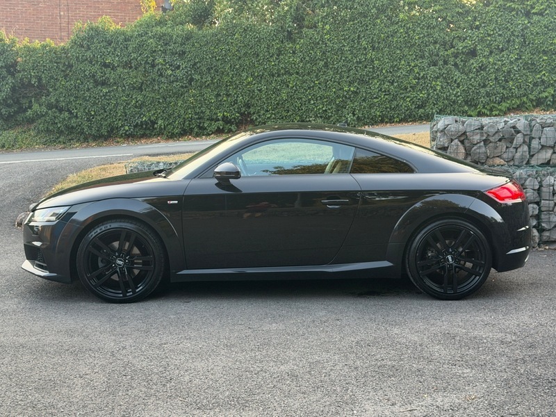 Audi TT 2.0 Tdi Ultra S-line Black #6