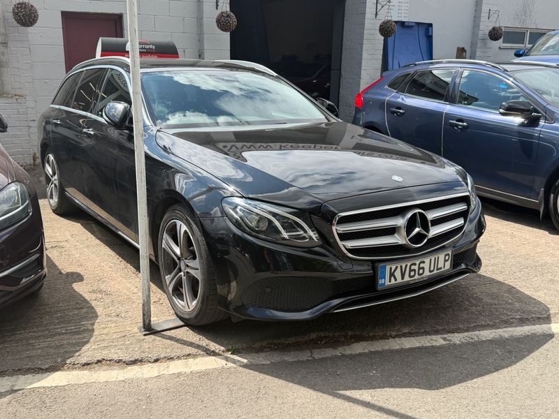 Mercedes-Benz E Class 2.0 E220d Se Premium Black #2