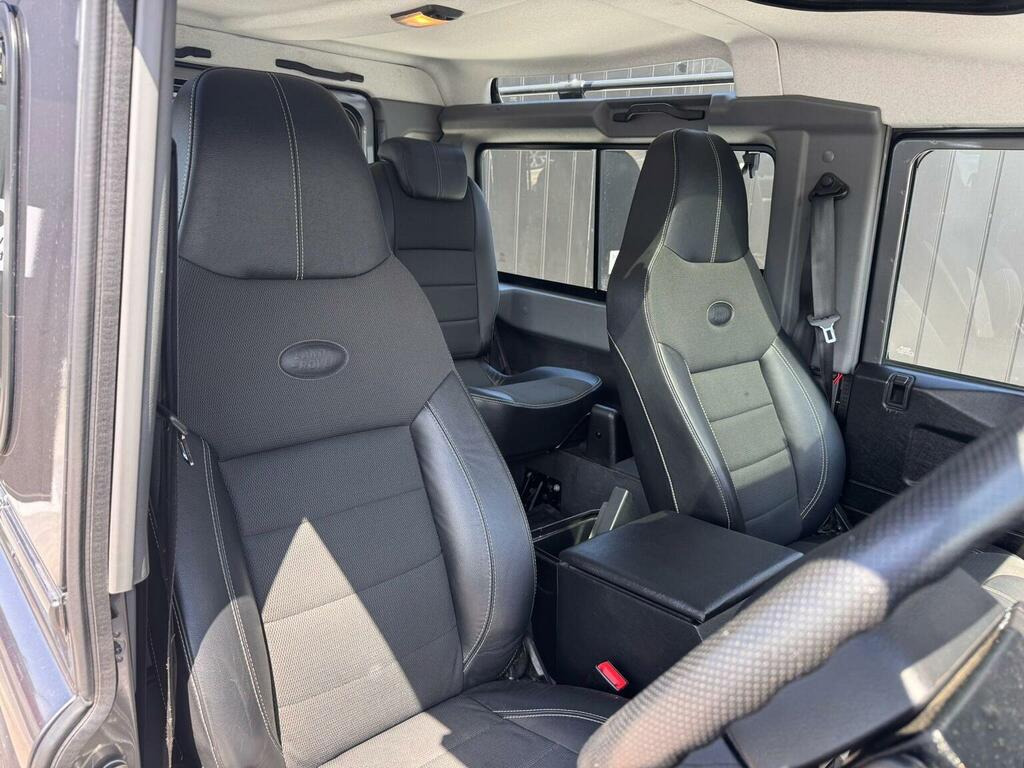Land Rover Defender 90 2.2L Null Black #8