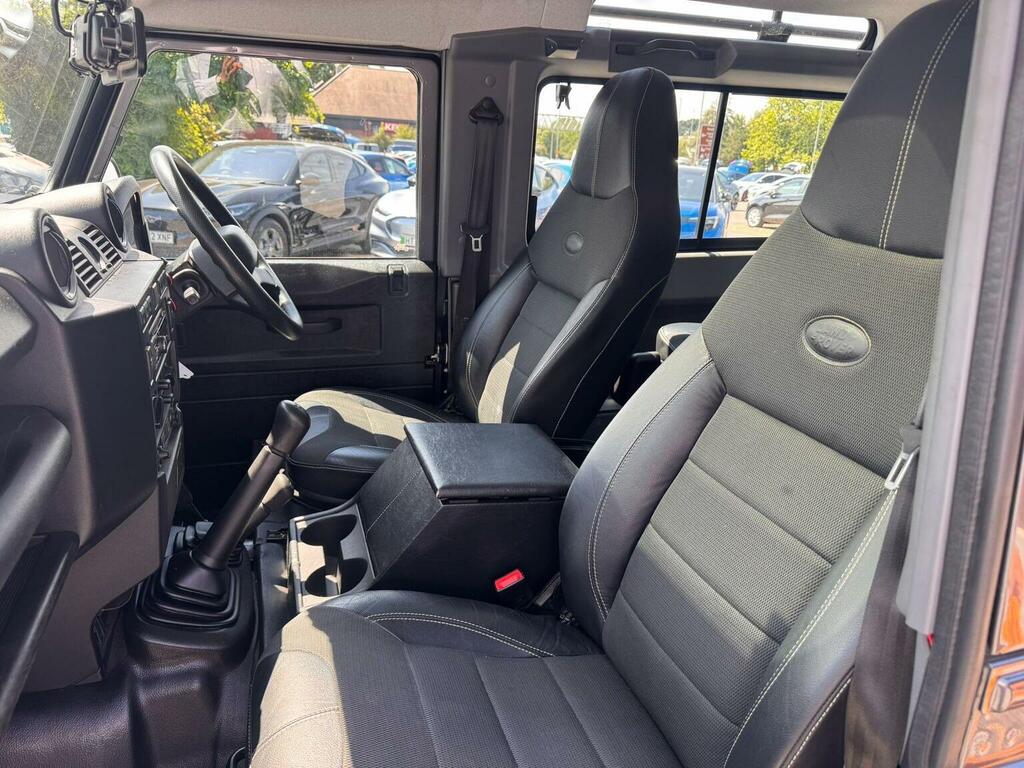 Land Rover Defender 90 2.2L Null Black #9