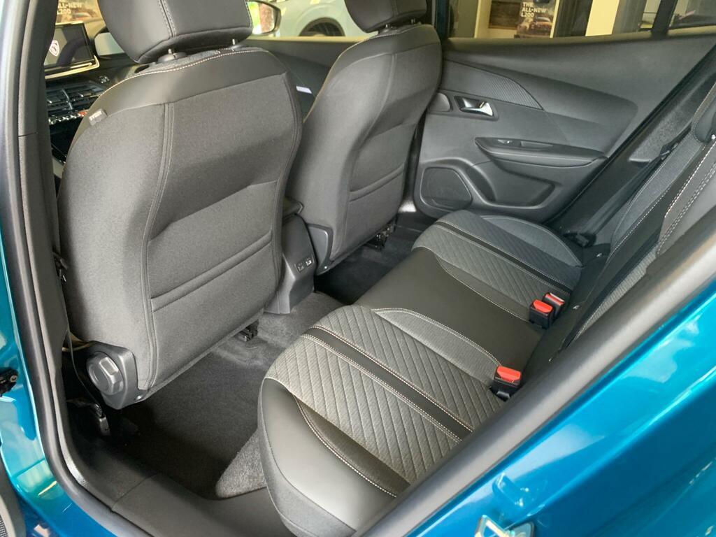 Peugeot 2008 1.2 Puretech 130 Gt Eat8 White #14