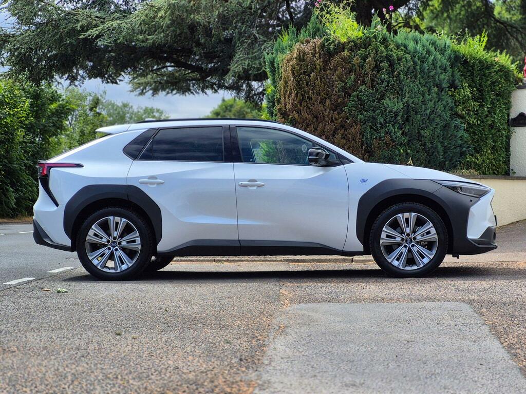 Subaru Solterra 71.4Kwh Touring Awd White #4