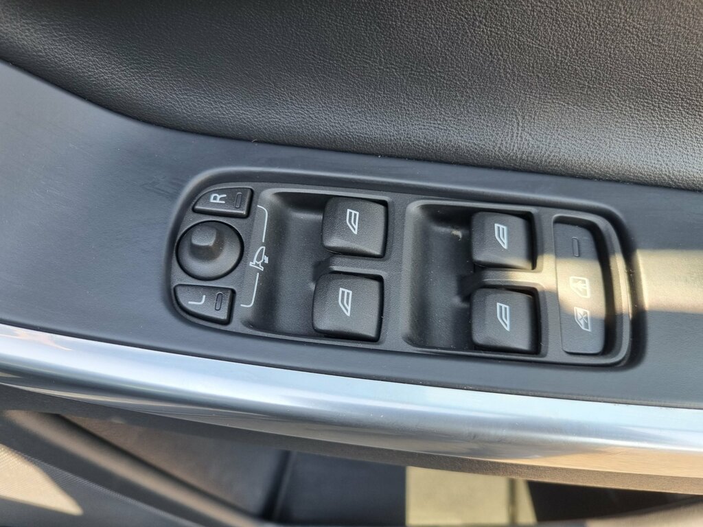 Volvo XC60 Silver #26