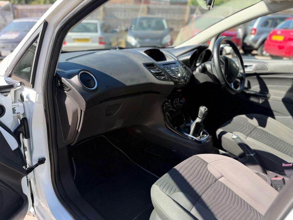 Ford Fiesta Hatchback 1.25 Zetec Euro 6 201515 BA15AOU White #6