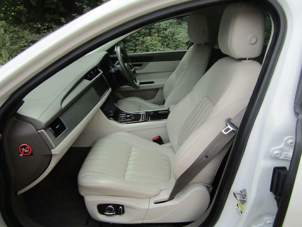 Jaguar XF 2.0I Portfolio Sportbrake Euro 6 S S White #4
