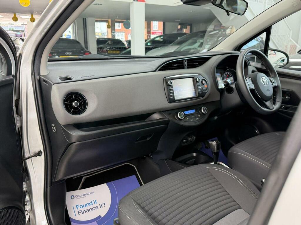 Toyota Yaris 1.5 Vvt-h Icon E-cvt Euro 6 Ss Silver #2