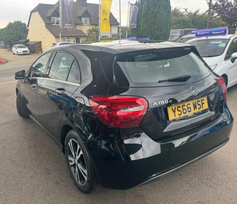 Mercedes-Benz A Class 1.5 A180d Se Black #2