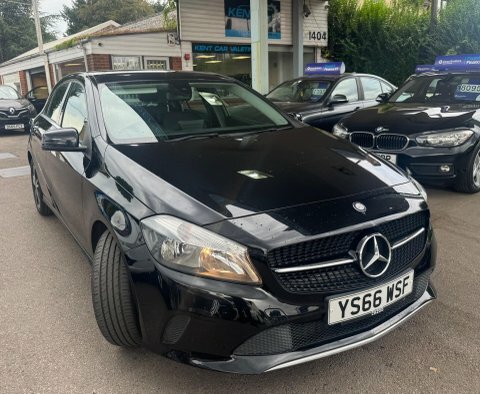 Mercedes-Benz A Class 1.5 A180d Se Black #4