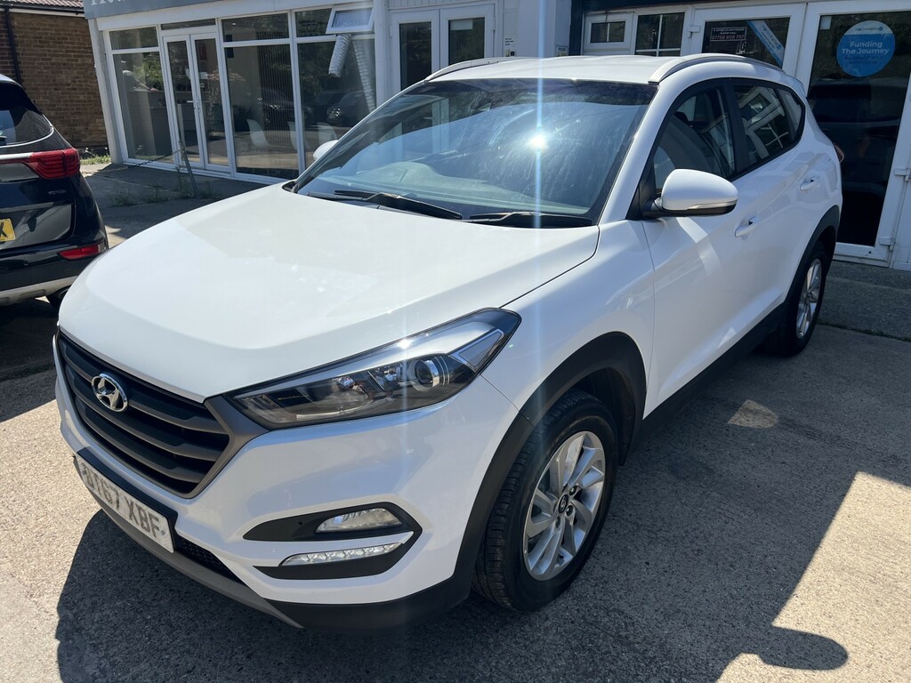 Hyundai Tucson 1.7 Tucson Se Nav 1.7 D 116Ps Bd Fss White #4