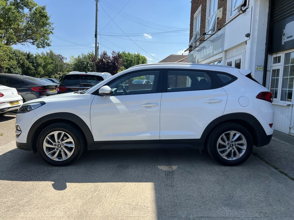 Hyundai Tucson 1.7 Tucson Se Nav 1.7 D 116Ps Bd Fss White #6