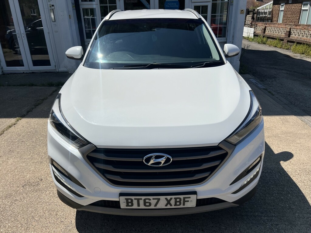Hyundai Tucson 1.7 Tucson Se Nav 1.7 D 116Ps Bd Fss White #2