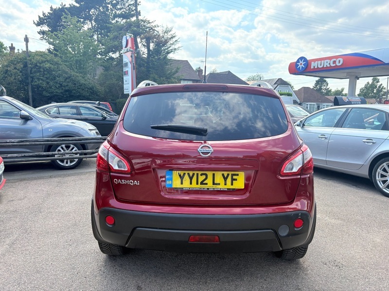 Nissan Qashqai N-tec Is Red #4