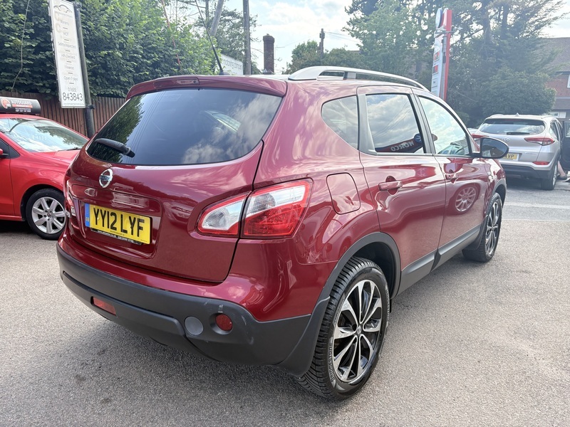 Nissan Qashqai N-tec Is Red #6