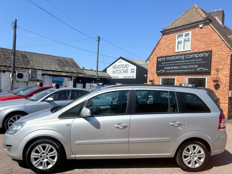 Vauxhall Zafira 1.8 16V Exclusiv Mpv Euro 5 120 Red #8