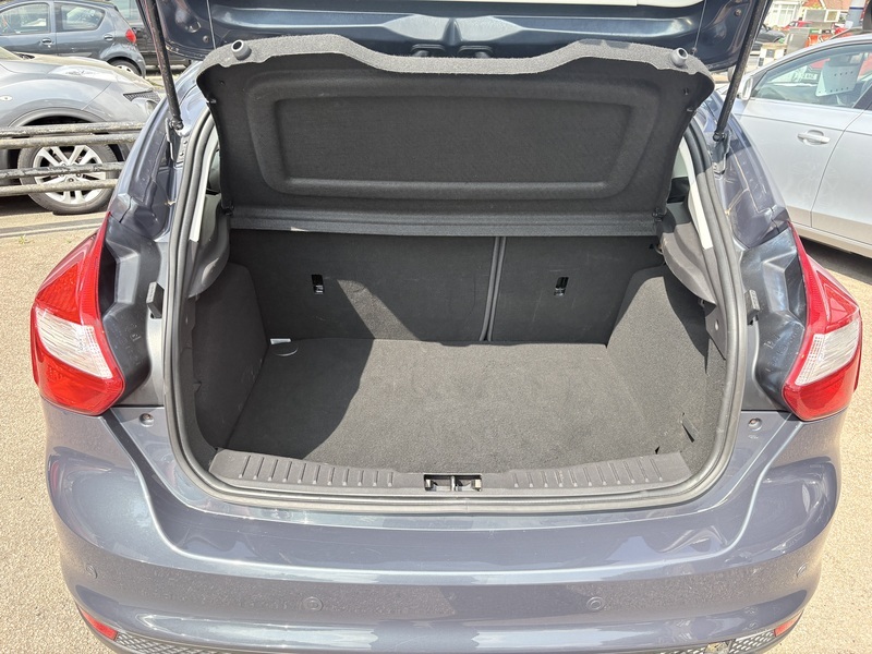 Ford Focus Hatchback 1.6 Zetec Powershift Euro 5 201363 Grey #17