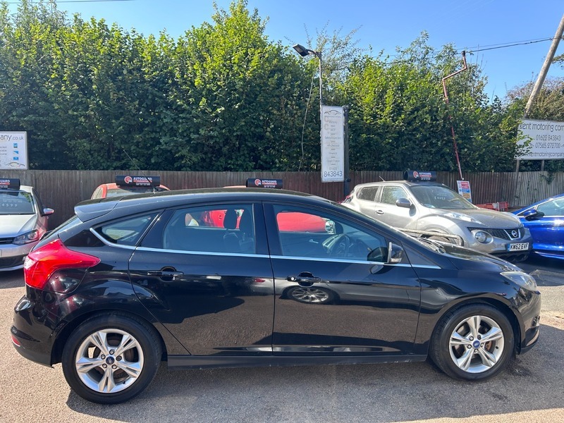 Ford Focus Zetec Black #4