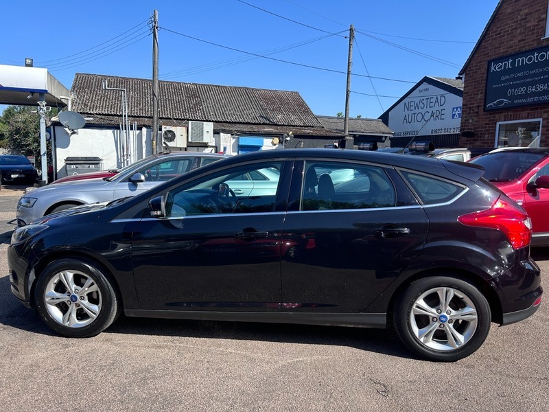 Ford Focus Zetec Black #5