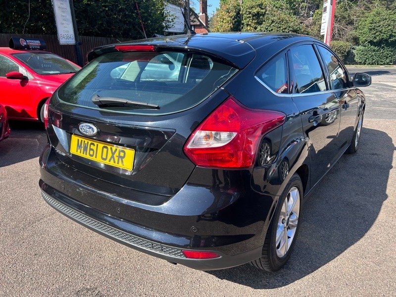 Ford Focus Zetec Black #6