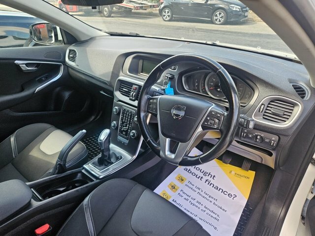 Volvo V40 D2 Se Hatchback White #3