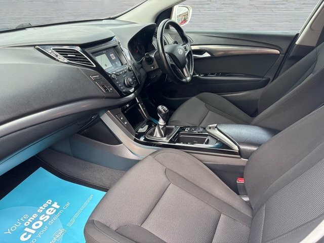 Hyundai I40 Crdi Blue Drive Se White #3