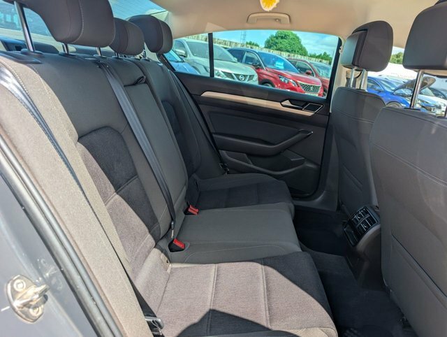 Volkswagen Passat Estate 2.0 Tdi Bluemotion Tech Se Business Dsg Eur Silver #33