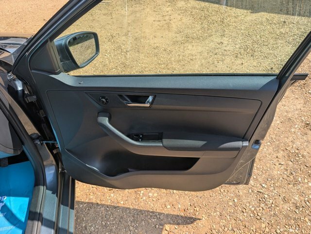 Skoda Fabia Tsi Se Hatchback Grey #3