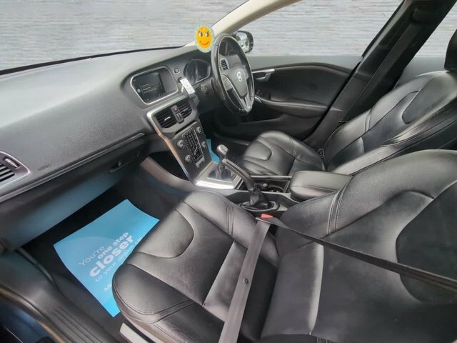 Volvo V40 D3 Se Lux Nav Blue #3