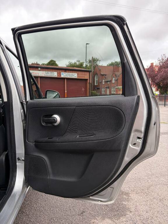 Nissan Note 2009 Nissan Notenbsp1.6 16V Visia Euro 4 Silver #29