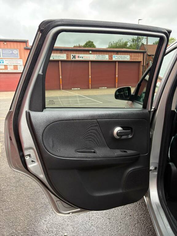 Nissan Note 2009 Nissan Notenbsp1.6 16V Visia Euro 4 Silver #28