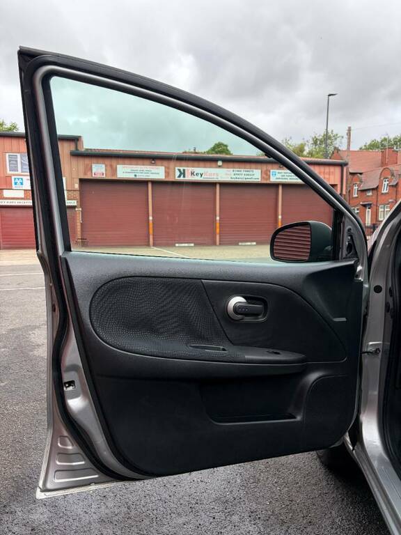 Nissan Note 2009 Nissan Notenbsp1.6 16V Visia Euro 4 Silver #26
